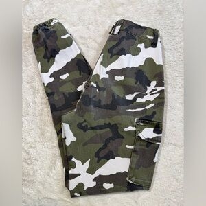 American Bazi size small camo cargo pants